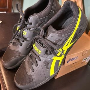 Like New Men’s ASICS Hyper Throw 3 Shoes